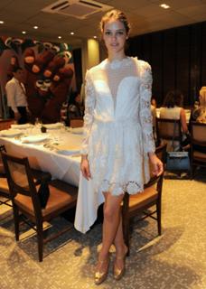 Laura Neiva feet photo 20