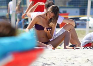 Laura Neiva feet photo 17
