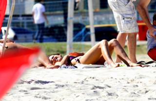 Laura Neiva feet photo 16