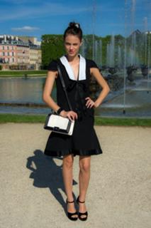 Laura Neiva feet photo 11