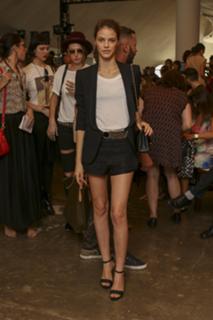 Laura Neiva feet photo 8