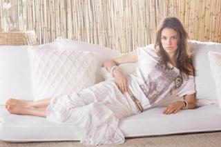 Laura Neiva feet photo 7