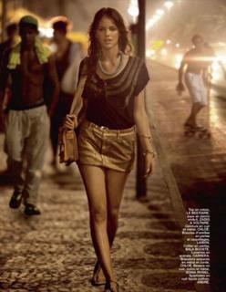 Laura Neiva feet photo 7