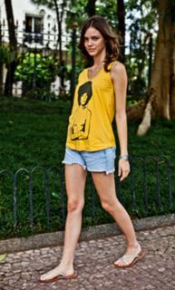 Laura Neiva feet photo 7