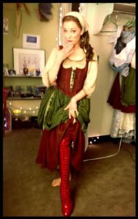 Laura Osnes feet photo 1