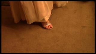 Laura Osnes feet photo 9