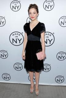 Laura Osnes feet photo 5