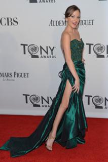 Laura Osnes feet photo 9
