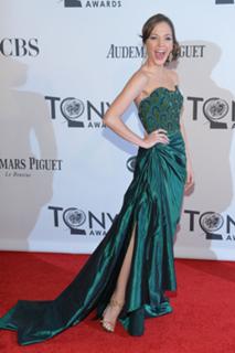 Laura Osnes feet photo 8