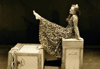 Laura Osnes feet photo 1