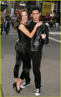 Laura Osnes feet photo 16