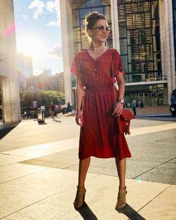 Laura Osnes feet photo 9