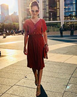 Laura Osnes feet photo 4