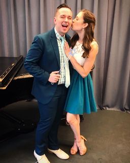 Laura Osnes feet photo 3