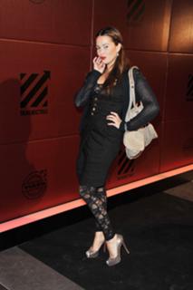 Laura Osswald feet photo 1