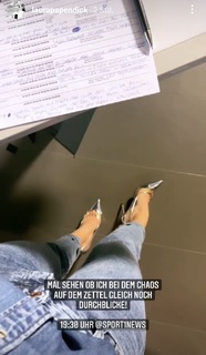 Laura Papendick feet photo 3