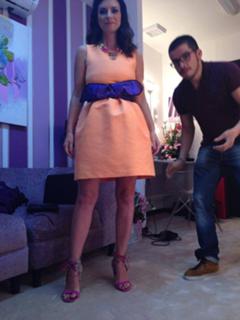 Laura Pausini feet photo thumbnail