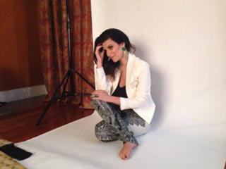 Laura Pausini feet photo thumbnail