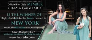 Laura Pausini feet photo thumbnail