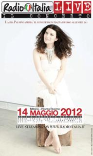 Laura Pausini feet photo thumbnail