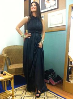 Laura Pausini feet photo thumbnail