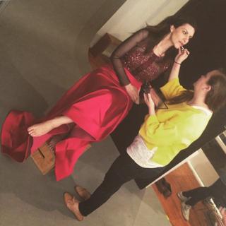 Laura Pausini feet photo thumbnail
