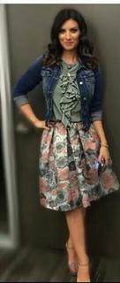 Laura Pausini feet photo thumbnail