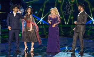 Laura Pausini feet photo thumbnail
