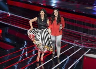 Laura Pausini feet photo thumbnail