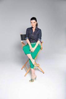 Laura Pausini feet photo thumbnail