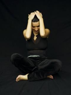 Laura Pausini feet photo thumbnail