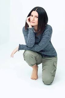 Laura Pausini feet photo thumbnail