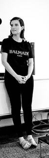 Laura Pausini feet photo thumbnail