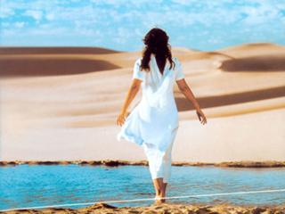 Laura Pausini feet photo thumbnail