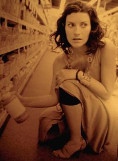 Laura Pausini feet photo thumbnail