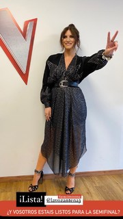 Laura Pausini feet photo thumbnail