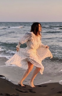 Laura Pausini feet photo thumbnail