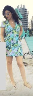 Laura Pausini feet photo thumbnail