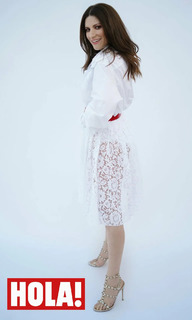 Laura Pausini feet photo thumbnail