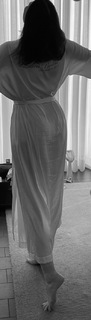 Laura Pausini feet photo thumbnail
