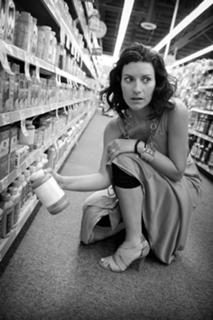 Laura Pausini feet photo thumbnail