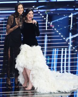 Laura Pausini feet photo 5