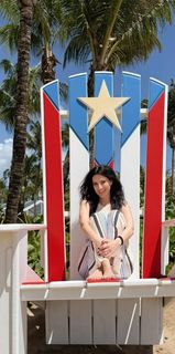 Laura Pausini feet photo 3