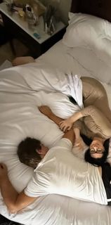 Laura Pausini feet photo 8