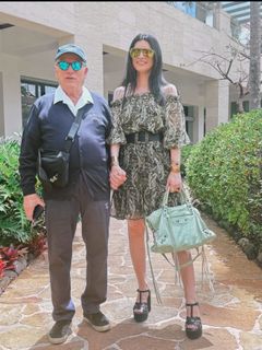 Laura Pausini feet photo 7