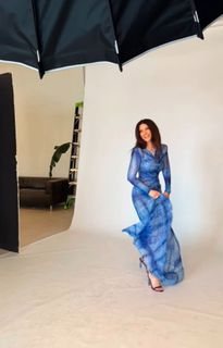 Laura Pausini feet photo 4