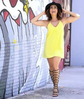 Laura Posada feet photo 18