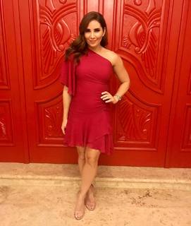 Laura Posada feet photo 5