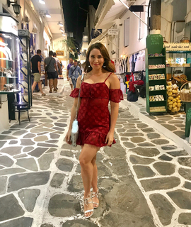Laura Posada feet photo 3