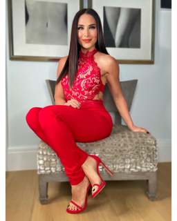 Laura Posada feet photo 14